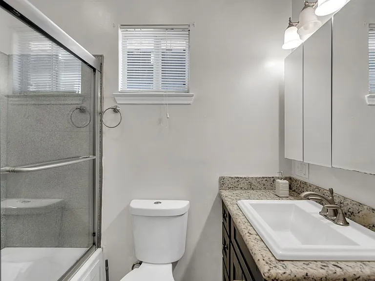 3025 Burdette St — Photo 3