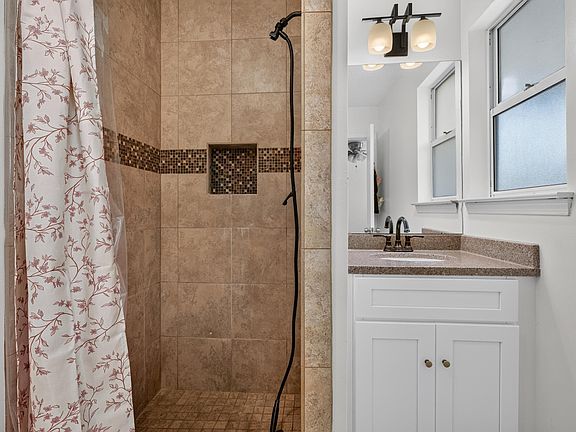 4th image of 139 Midland Ct