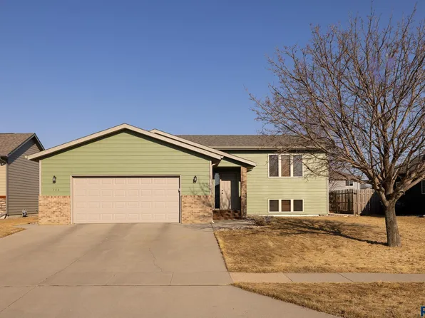 506 Emmett Trl, Harrisburg, SD 57032