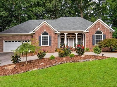 2674 Amesbury Rd, Winston Salem, NC, 27103