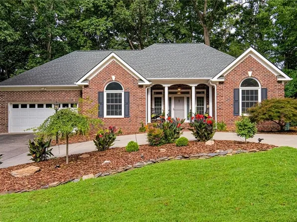 2674 Amesbury Rd, Winston Salem, NC 27103