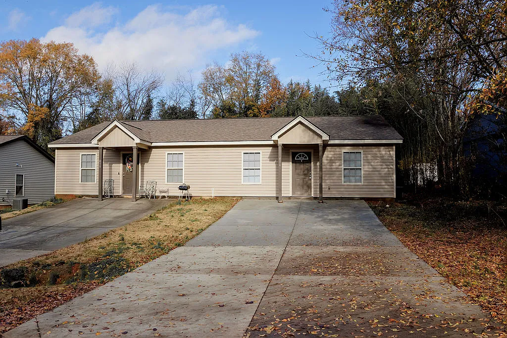3 bed, 1095 sqft, $1,495 — Photo 1