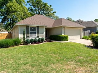 1923 W 62nd St, Tulsa, OK 74132