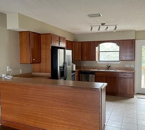 3rd image of 3151 Linden Ave
