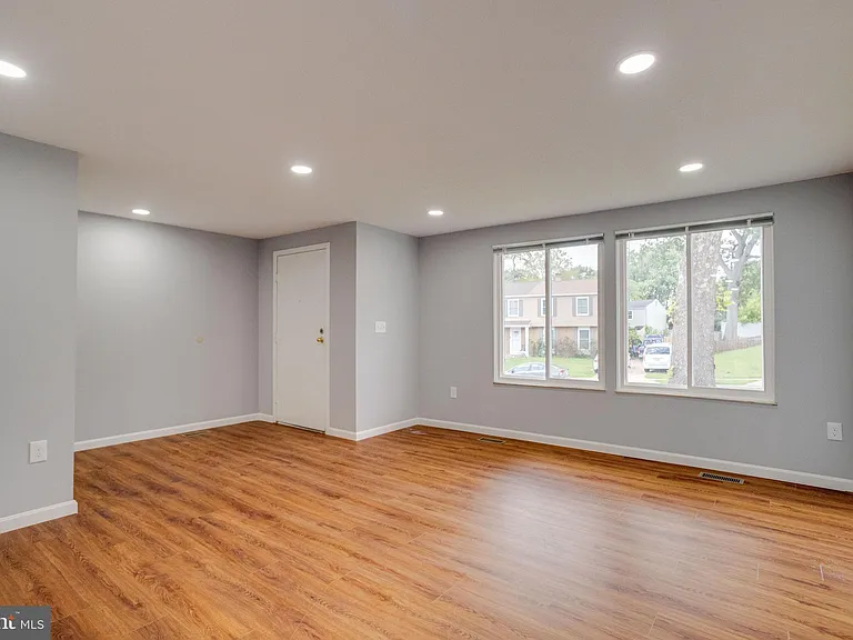 1359 Raleigh Dr — Photo 6