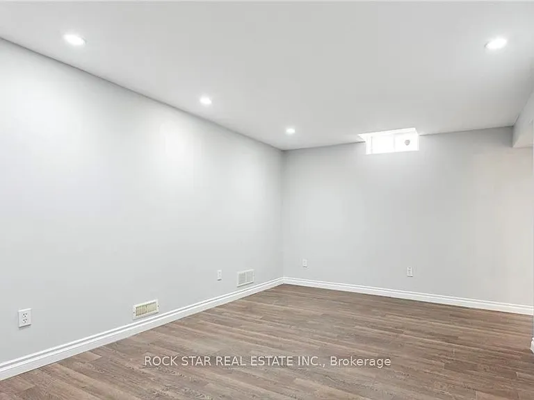 159 Henhoeffer Cres — Photo 3