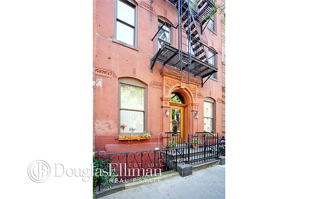 Sold by Douglas Elliman | media 17