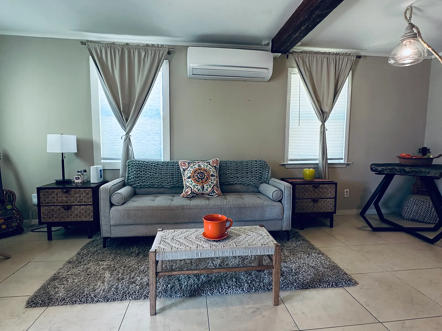 2 bed, 750 sqft, $2,300 — Photo 1