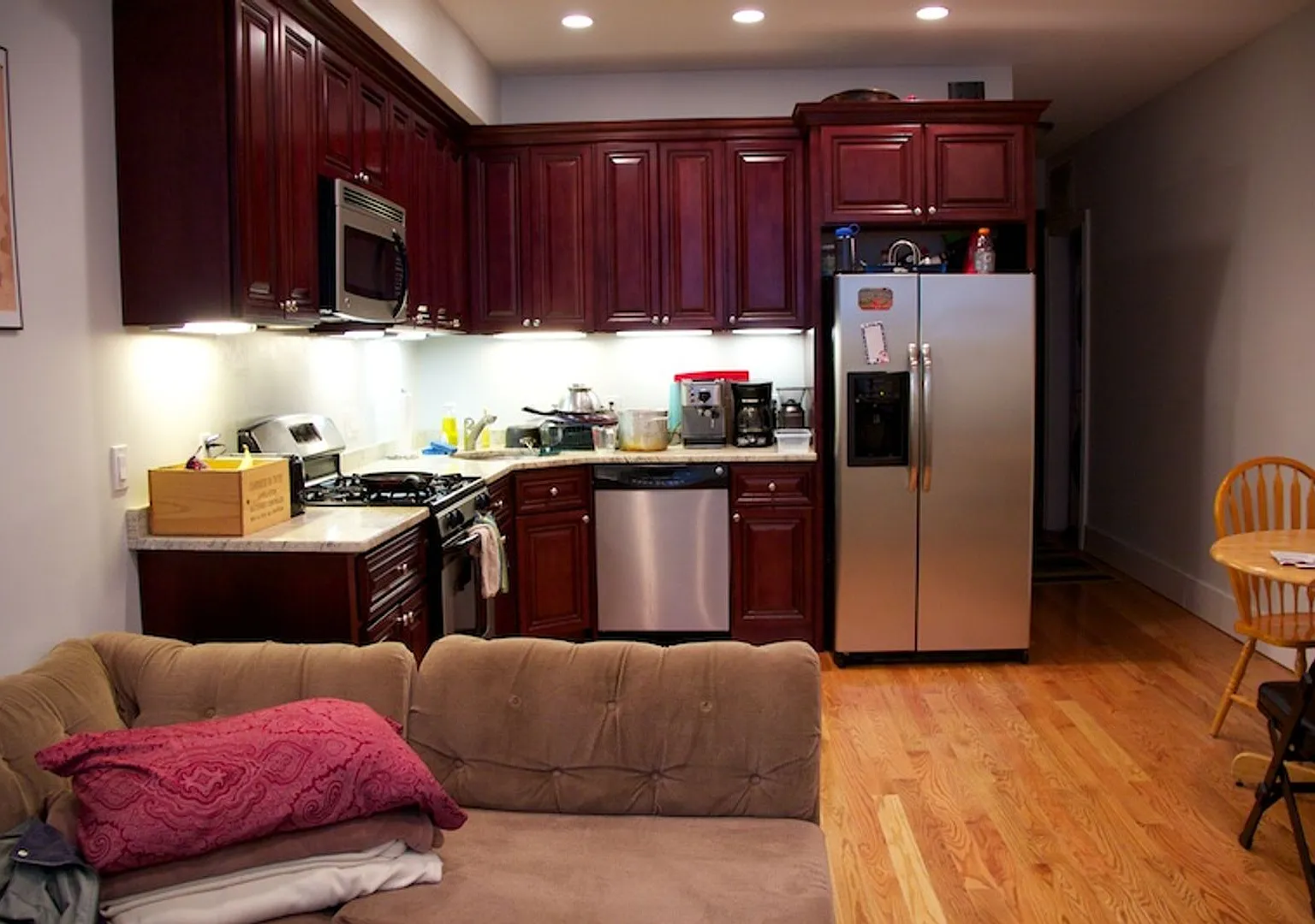Charming 3 Bedroom- — Photo 1