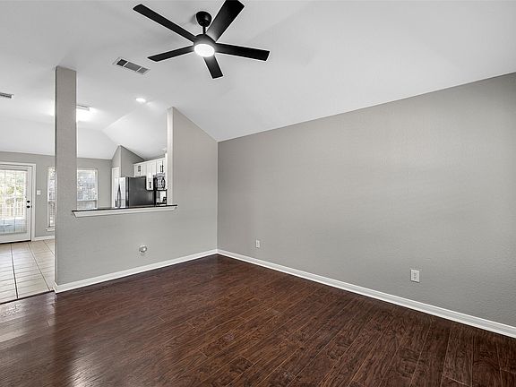 4th image of 10104 Bunting Dr