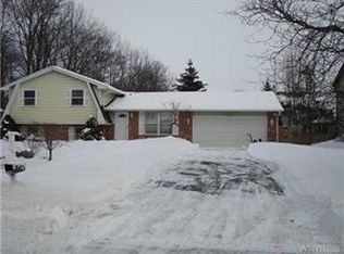 5505 Forest Hill Rd, Lockport, NY 14094