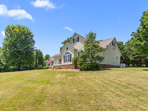 3rd image of 1365 Doe Run Rd