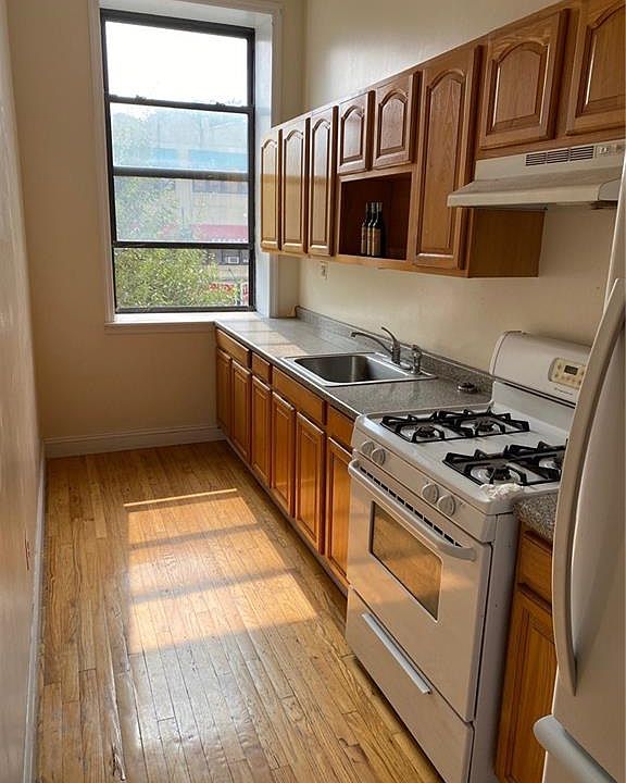 1st image of 169 E 116th St
