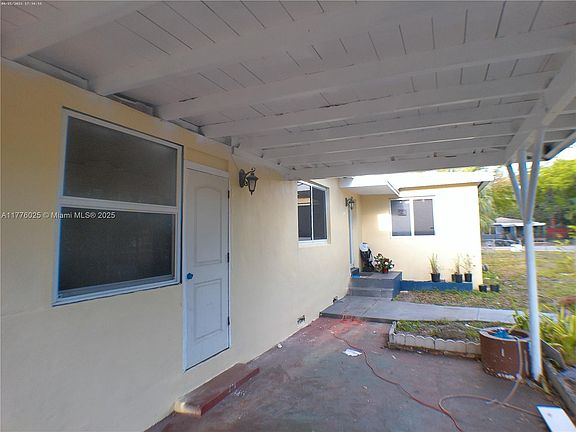 4th image of 205 NW 121st St