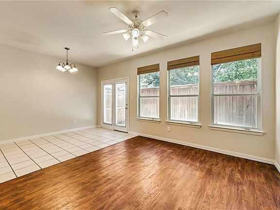 3rd image of 514 Kingscote Ct