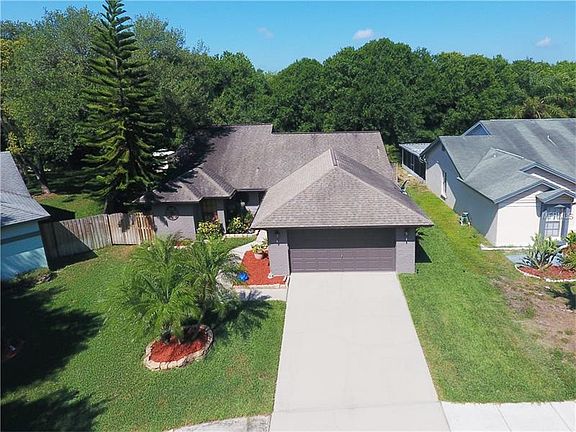 3rd image of 11821 Cedarfield Dr
