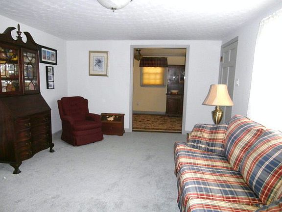 5th image of 819 Virginia St