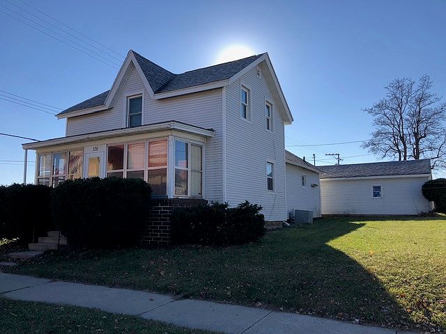 2nd image of 320 Adams St