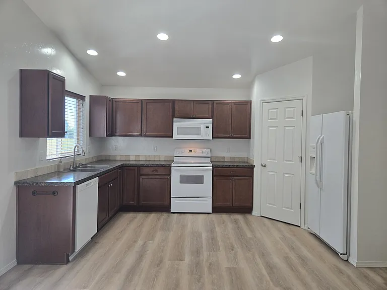 11407 Willamette Way — Photo 6