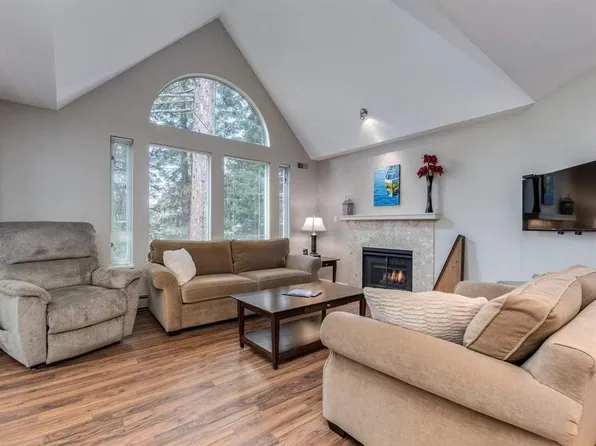 1675 Augusta Ave #304, Burnaby, BC V5A 4S8