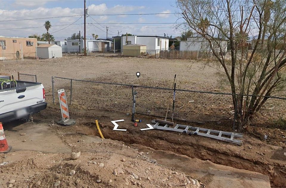 2nd image of 1818 Artesia Drive