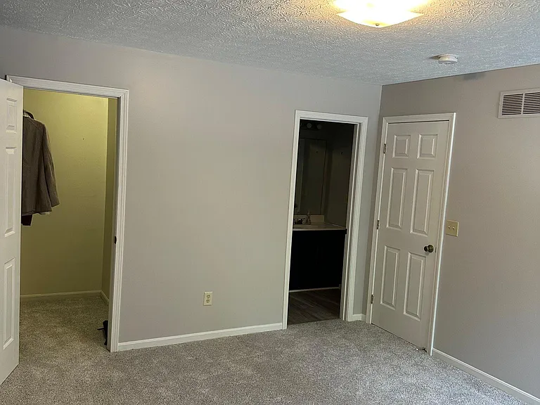 Walkin closet
Attached bathroom