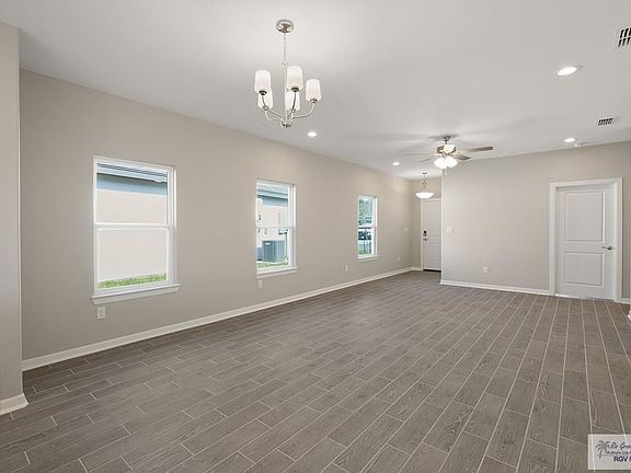 4th image of 2241 Grove Ln