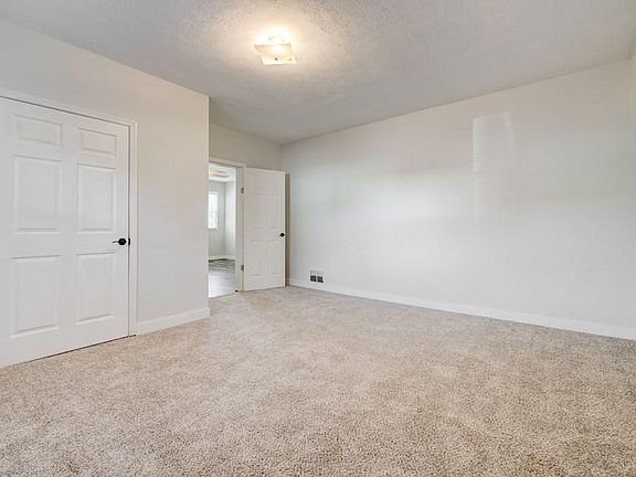 5th image of 120 E 17th St