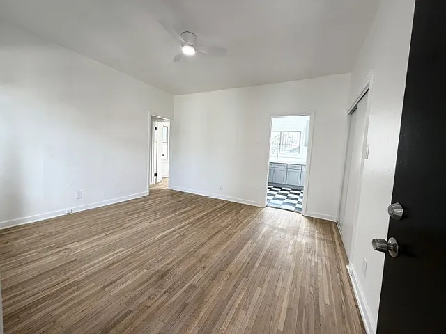 5916 1/2 Willoughby Ave — Photo 7