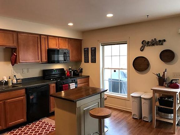 4th image of 100 Parker Ave Unit 18