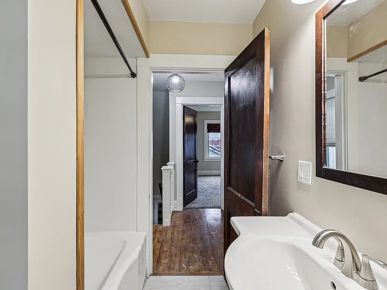 526 Berry Ave — Photo 17