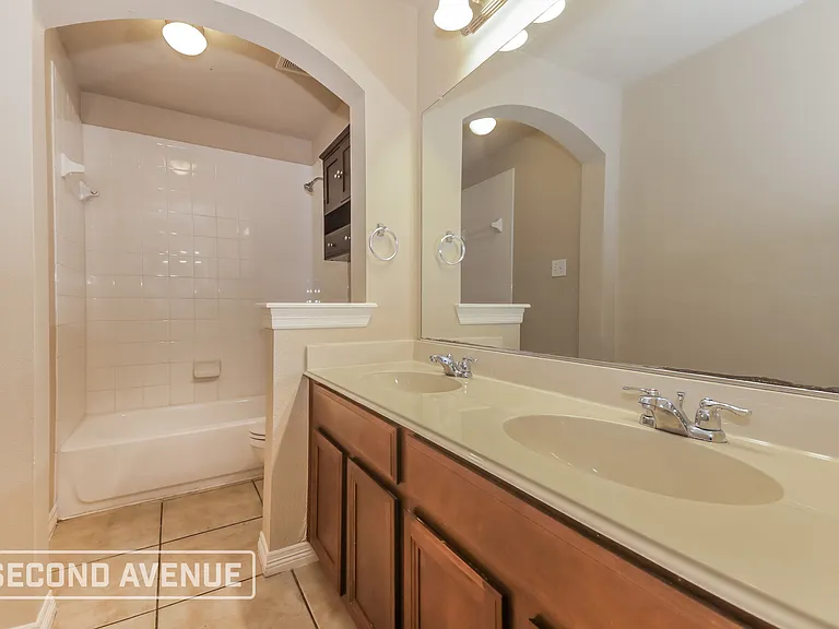 1820 Rosson Rd — Photo 17