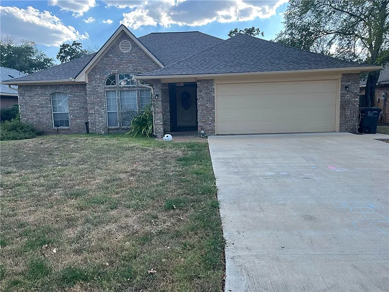 2806 Arroyo Ct N — Photo 1