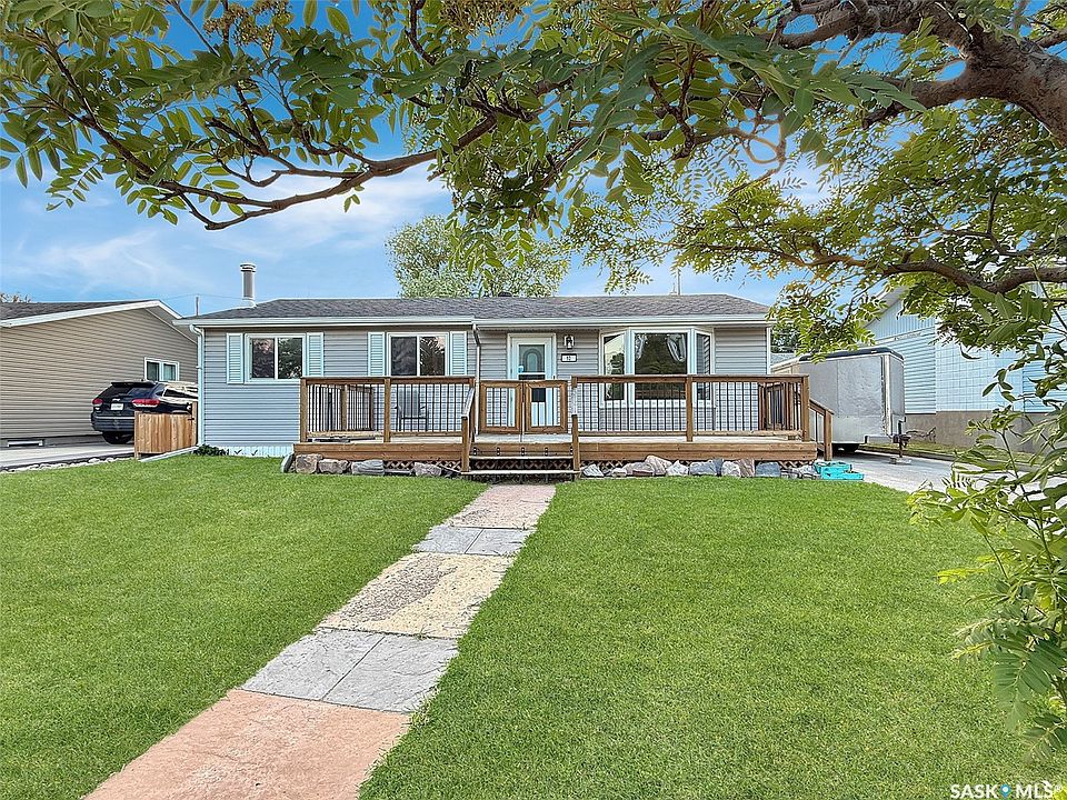 1st image of 10 Macdonald Crescent