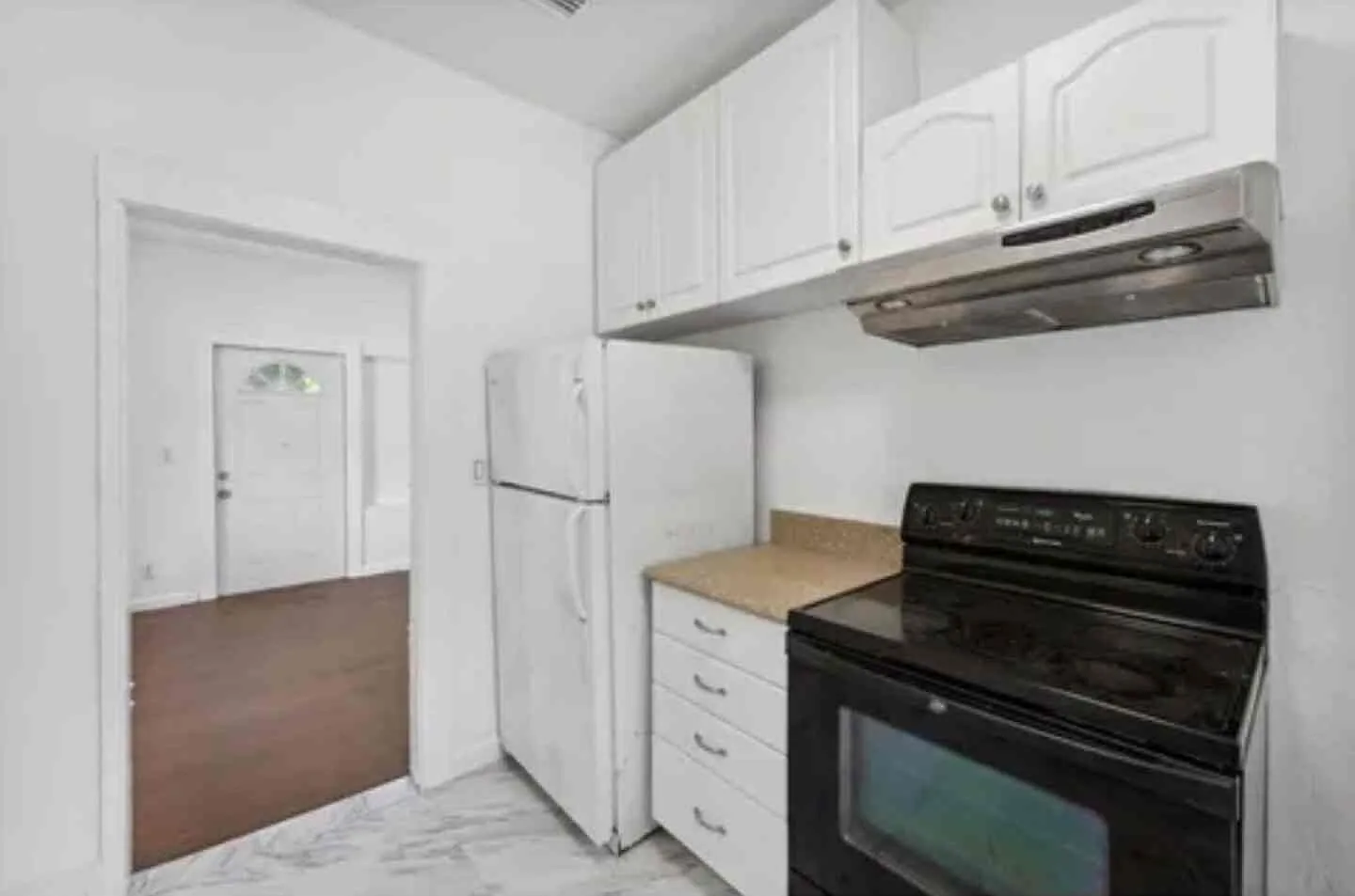 3 bed, 850 sqft, $2,500 — Photo 3
