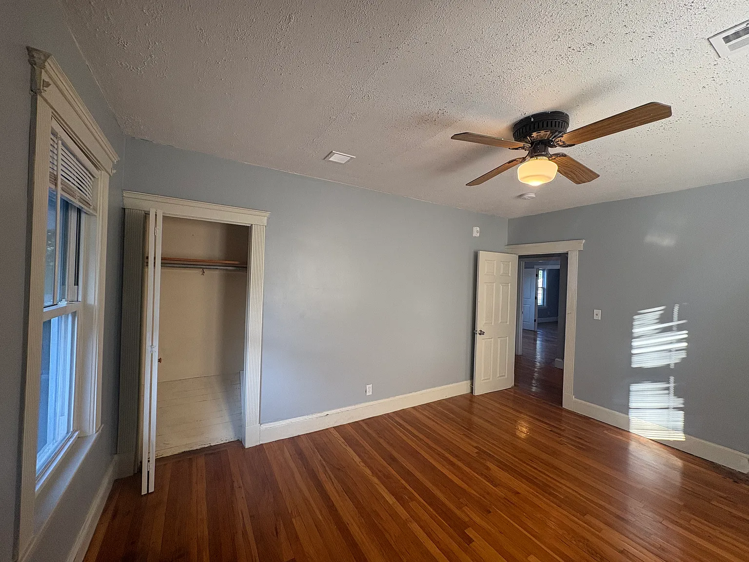 3 bed, 2100 sqft, $1,099 — Photo 4