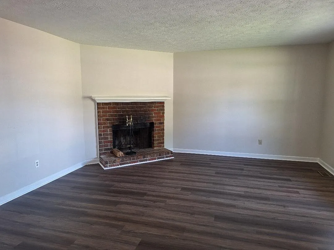 3 bed, 2.0 bath, 1276 sqft, $1,495 — Photo 4