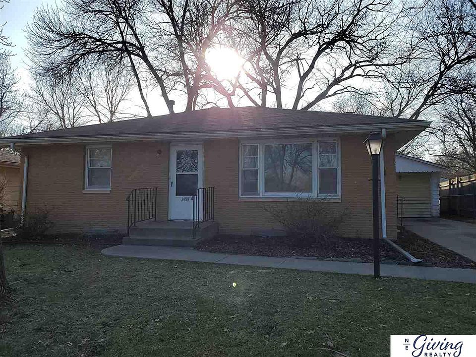 1st image of 2333 S 61st St