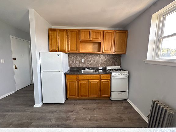 4th image of 159 Warburton Ave #3B