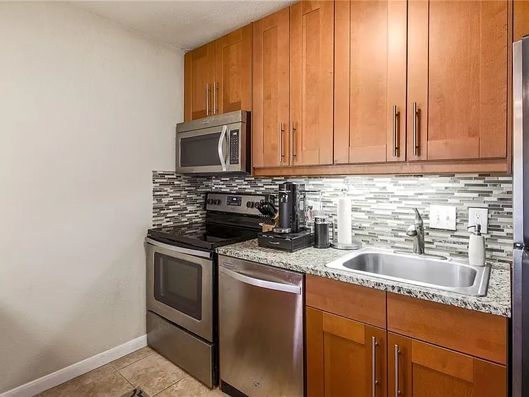 7685 Northcross Dr #125 — Photo 10
