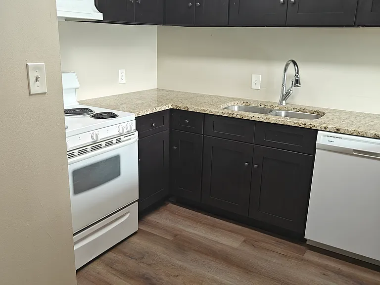 Fox Meadows Apartments — Photo 15
