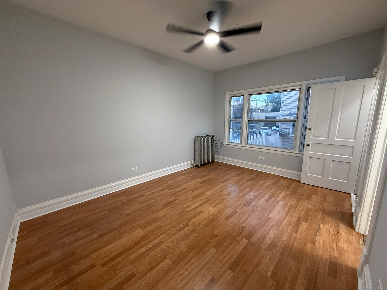 2 bed, 900 sqft, $1,800 — Photo 4