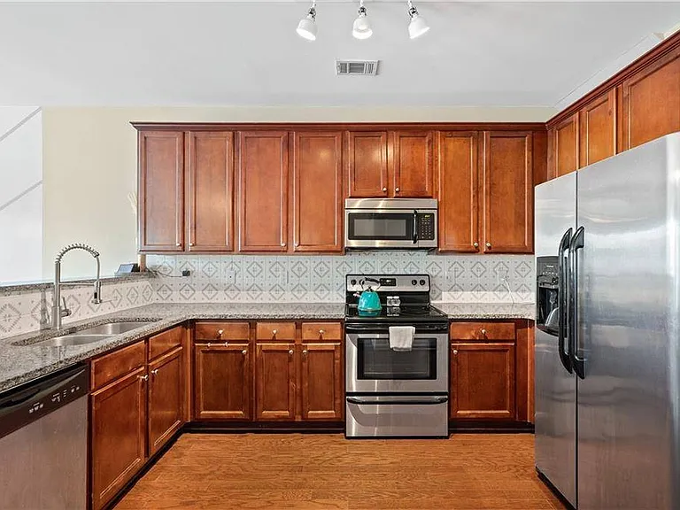 3065 Windcrest Ct — Photo 5