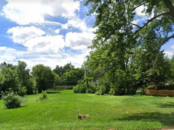 17W345 Halsey Rd, Oakbrook Terrace, IL 60181