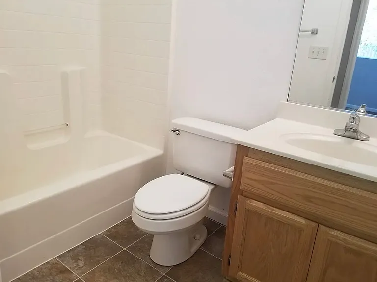 2215 Roberta Ave — Photo 9