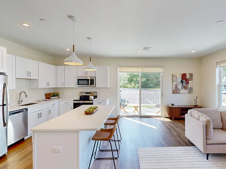 Slade Farm Residences — Photo 26