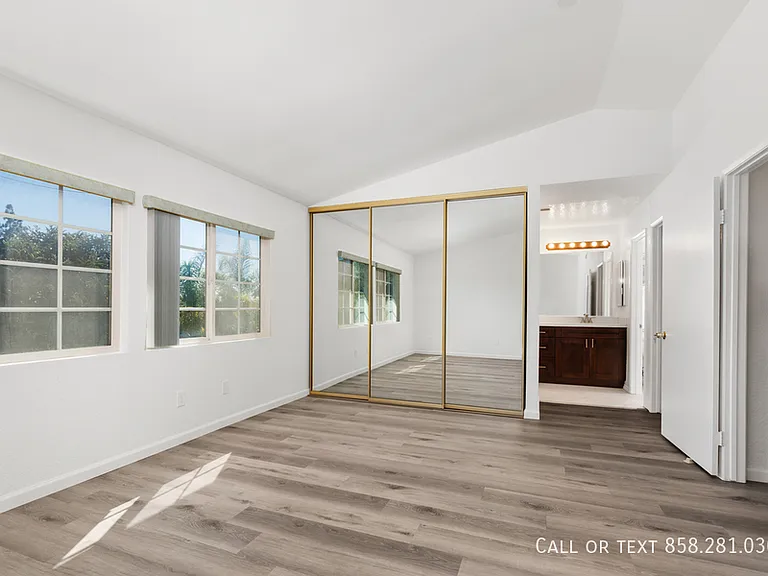 13327 Entreken Ave — Photo 19