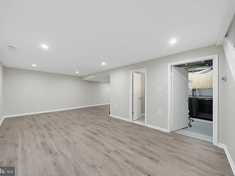 16818 Briardale Rd — Photo 33