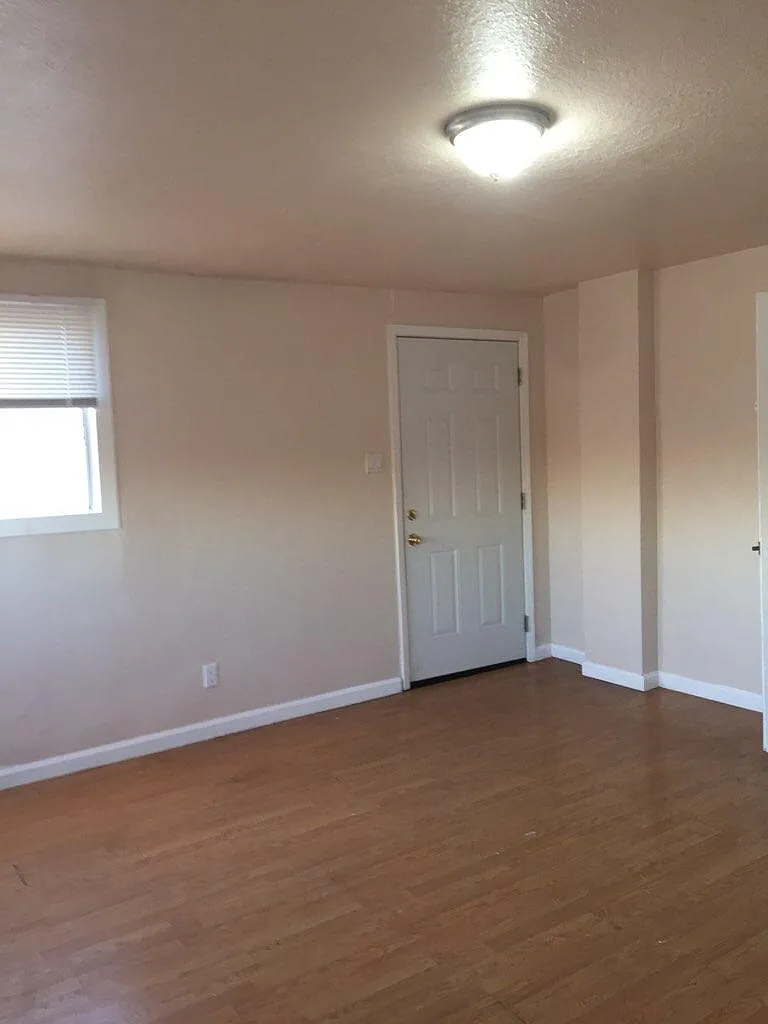 2414 Del Mar Ave — Photo 4