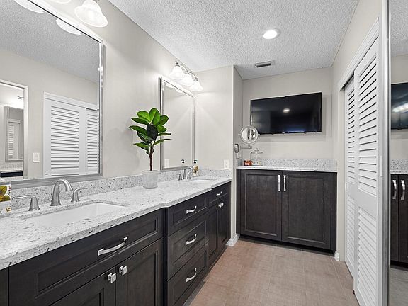 4th image of 688 NW 133rd Drive